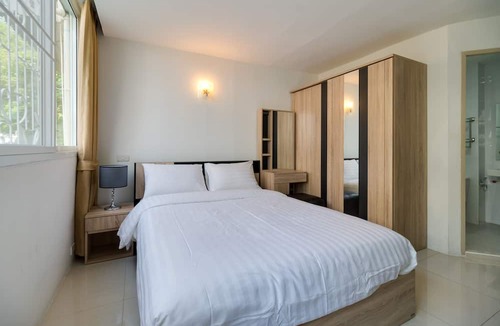 Embassy District Hotel | Le Vanvarothai Saladaeng Residence