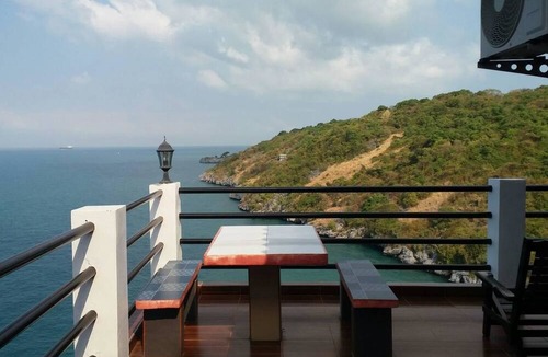 Tha Thaewawong Hotel | Ocean View Resort - Koh Sichang