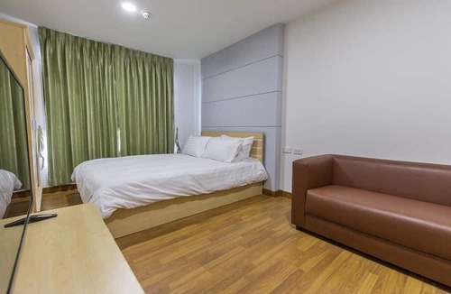 Mueang Samut Prakan District Hotel | PT Residence