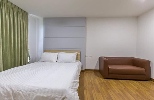 Mueang Samut Prakan District Hotel | PT Residence