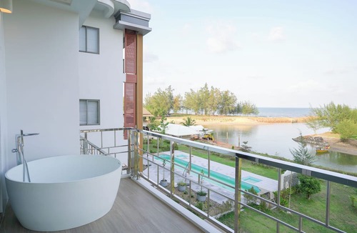 Bang Saphan Hotel | Koh Talu On Shore Resort by Koko
