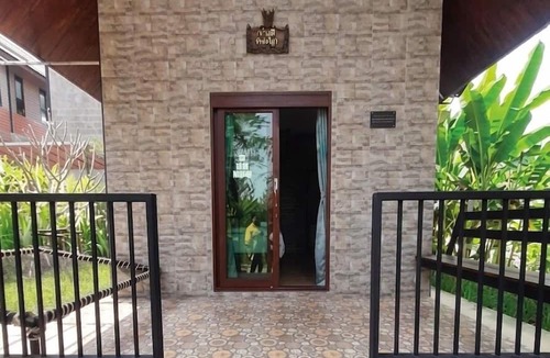 Khanong Phra Resort | Parichat House