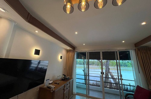 Khlong Khuean House | No8 Double Suite, Rainbow Arokaya Welness Resort