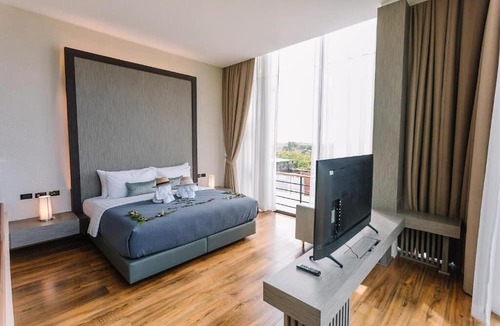 Surat Thani Hotel | Sky Hill Villa Suratthani