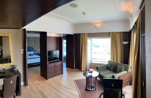 Samphao Lom Hotel | Krungsri River Hotel