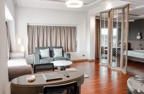 Samphao Lom Hotel | Krungsri River Hotel