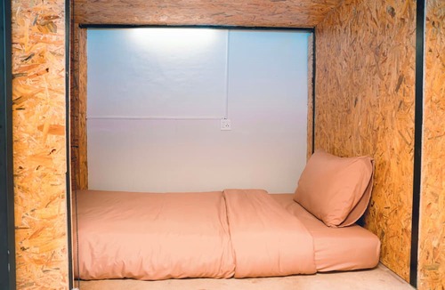 Thanon Phetchaburi Hostel | Comfy Corner Hostel