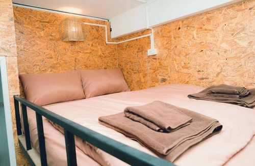 Thanon Phetchaburi Hostel | Comfy Corner Hostel