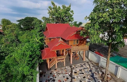 Bang Khen House | 300 Years Old Wooden House w 3 Bedrooms and big Yard