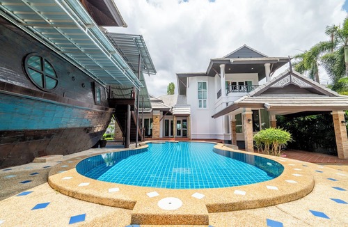 Central Pattaya Villa | Luxury Iconic Royal Boat Pool Villa North Pattaya