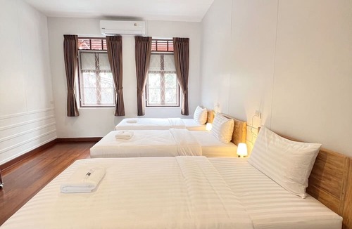 Maha Phruttharam House | Ausamlor Guesthouse