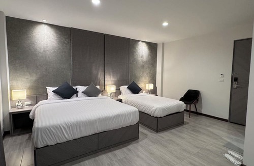 Pom Prap Sattru Phai Hotel | The Kite Hotel Bangkok