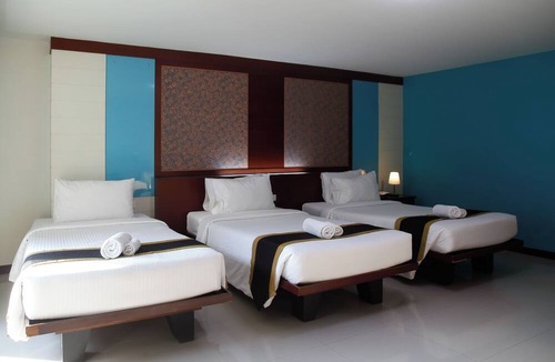 Srisa Chorakhe Noi Hotel | Convenient Grand Plus Hotel Suvarnabhumi