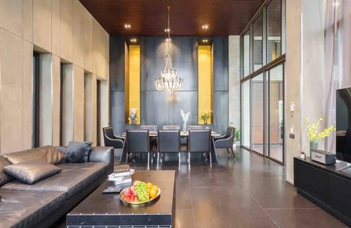 Ekkamai Villa | Luxury Modern Pool Jacuzzi Villa 5BR Thonglor