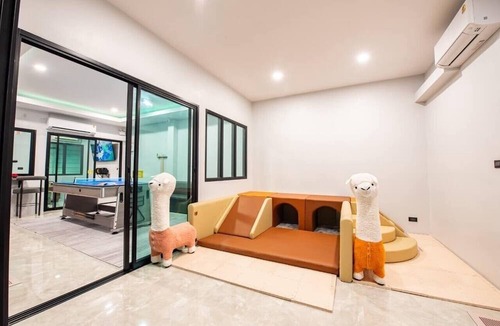 Bang Sare Villa | Level Flow pool villa Pattaya