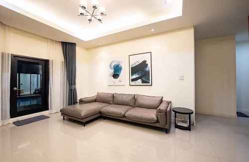 Bang Sare Villa | Level Flow pool villa Pattaya