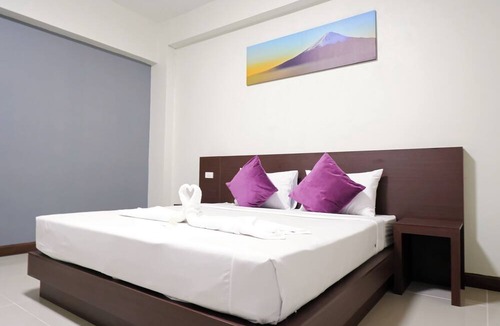 Chiang Mai Hotel | C Room Extra (Mai Samakkhi 15) by Choktawee