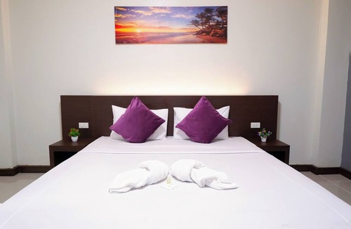 Chiang Mai Hotel | C Room Extra (Mai Samakkhi 15) by Choktawee
