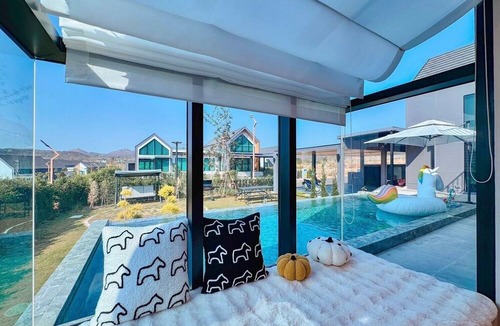 Pong Ta Long Villa | WildWildWest Pool Villa Khaoyai