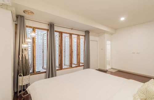 Wua Lai Hotel | Sherva101 Home and Hostel