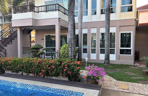 Na Kluea Villa | khun mai villa