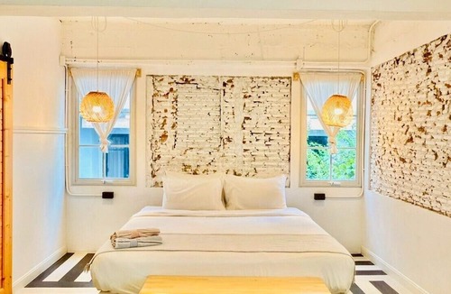 Chana Songkhram Hotel | The Local Khaosan Bangkok