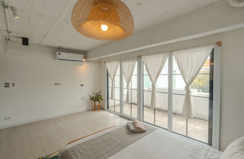Chana Songkhram Hotel | The Local Khaosan Bangkok