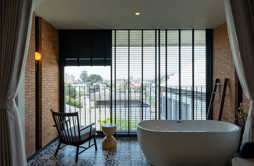 Old City Hotel | Shamrock Chiangmai Hotel - Adults Only