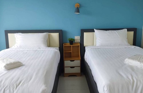 Ban Bang Saen Hotel | TPR51 Room Service
