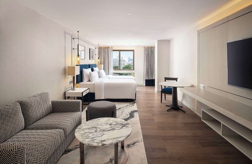 Ploenchit Hotel | Radisson Hotel Chateau de Bangkok