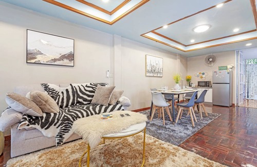 Khlong Tan House | Large House in the Middle of Sukhumvit 22 for Family