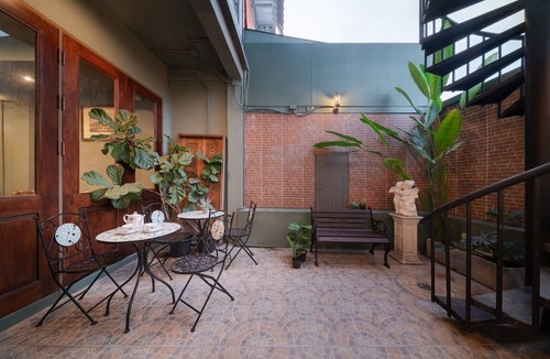 Maha Phruttharam House | Baan La-Or Heritage Suite