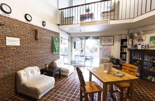 Bangkok Central Business District Hostel | Home16 Hostel 16