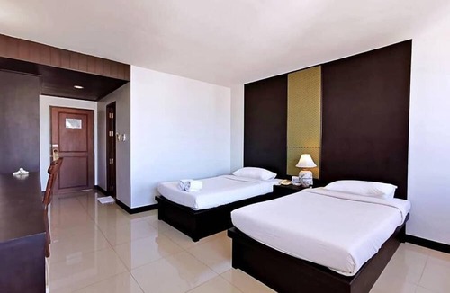 Chumphon Hotel | Nana Buri Hotel