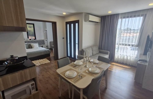 Tha Thaewawong Hotel | Triple J Suite