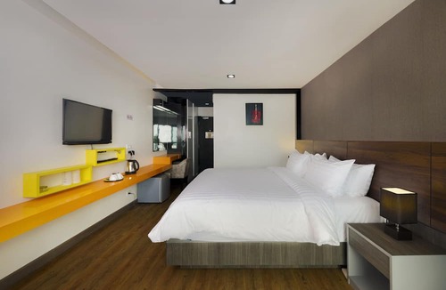 Tha Thaewawong Hotel | The Loft Seaside Sriracha