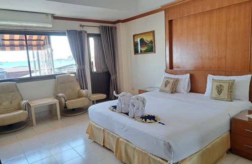 Tha Thaewawong Hotel | Seaview Sriracha Hotel