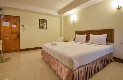 Bang Phra Hotel | Trat Center Hotel