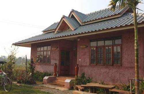 Chiang Rai Hotel | Heun Baan Rong Khun Resort