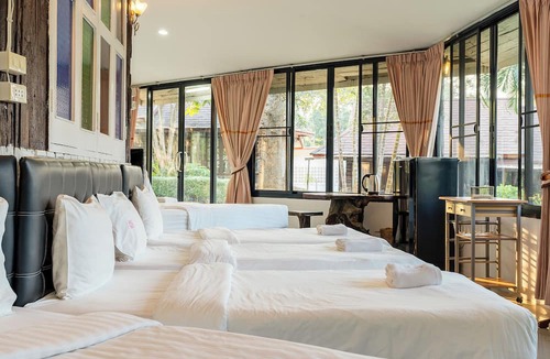 Wang Nam Khiao Hotel | De Bua Valley
