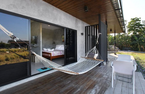 Khanong Phra Hotel | White Knot Khao Yai