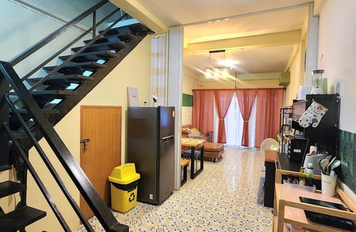 Yan Nawa House | 3BR Local Bangkok Stay [10 Min Walk to BTS & Sathorn Pier ] Easy City Access