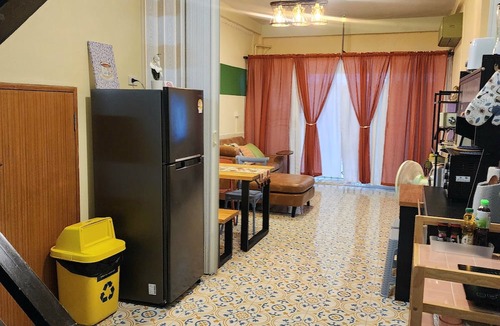 Yan Nawa House | 3BR Local Bangkok Stay [10 Min Walk to BTS & Sathorn Pier ] Easy City Access