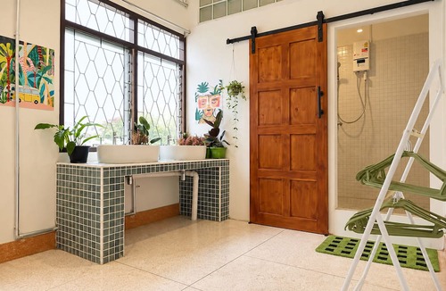 Khlong San House | Yaimak, 8 Bedroom GIANT Chinatown Building, over 6000sqft!