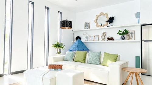 Pratumnak Hill Villa | Oceanfront Serene,3BR with Private Pool Villa,New Modern White