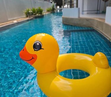 Ban Bang Saen Hotel | The beach bangsaen condo daily room Poolside