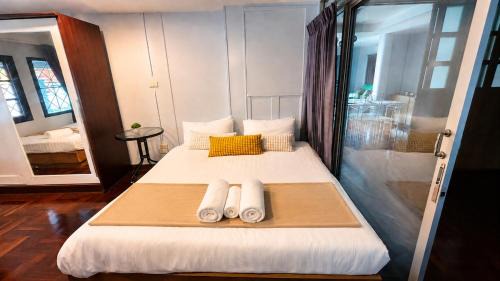 Chom Phon House | CozyOnTop Chatuchak Canal house