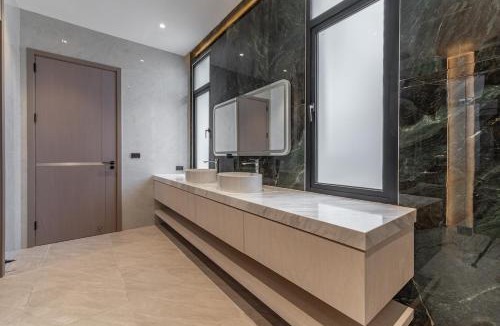 Pratumnak Hill Villa | Luxury Sea View Pool Villa