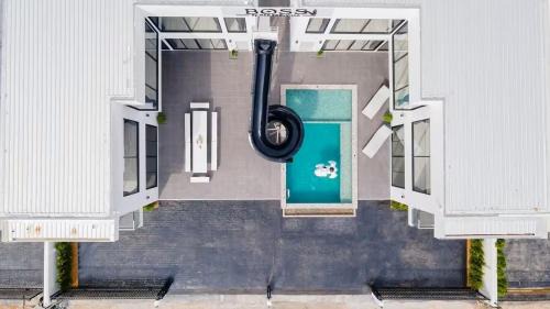 Bang Sare Villa | Modern Classic B&W 8BR Pool Villa