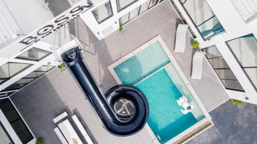Bang Sare Villa | Modern Classic B&W 8BR Pool Villa